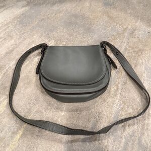 Coach Leather Saddle 23 Shoulder Bag grey with burgundy interior 55036 has flaw